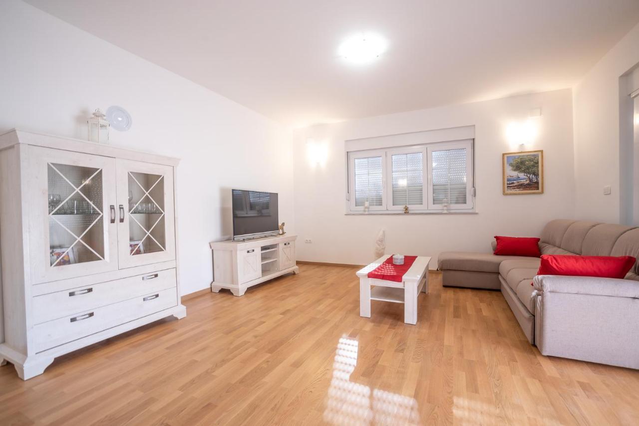 Apartments Sandrina 브르시 외부 사진