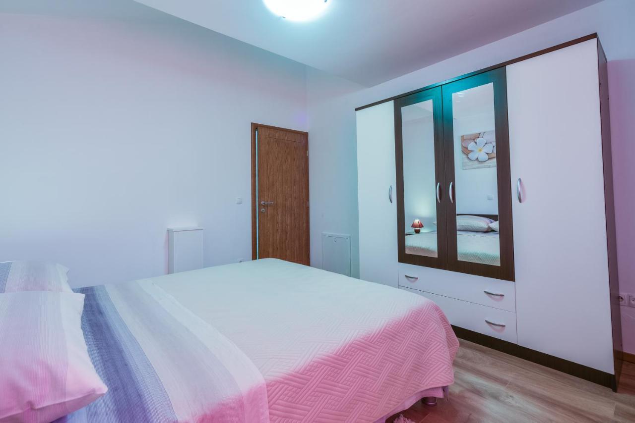 Apartments Sandrina 브르시 외부 사진