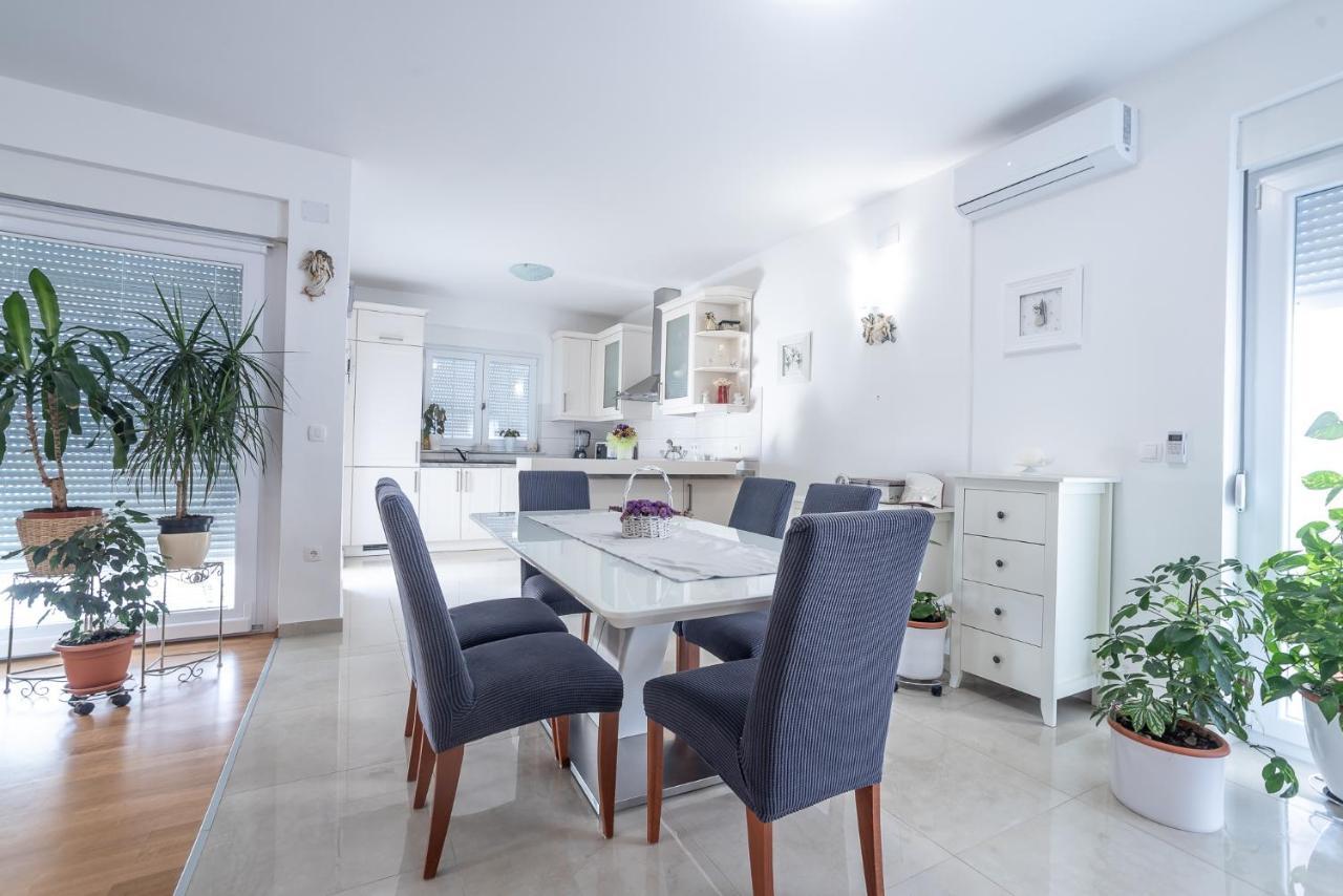 Apartments Sandrina 브르시 외부 사진