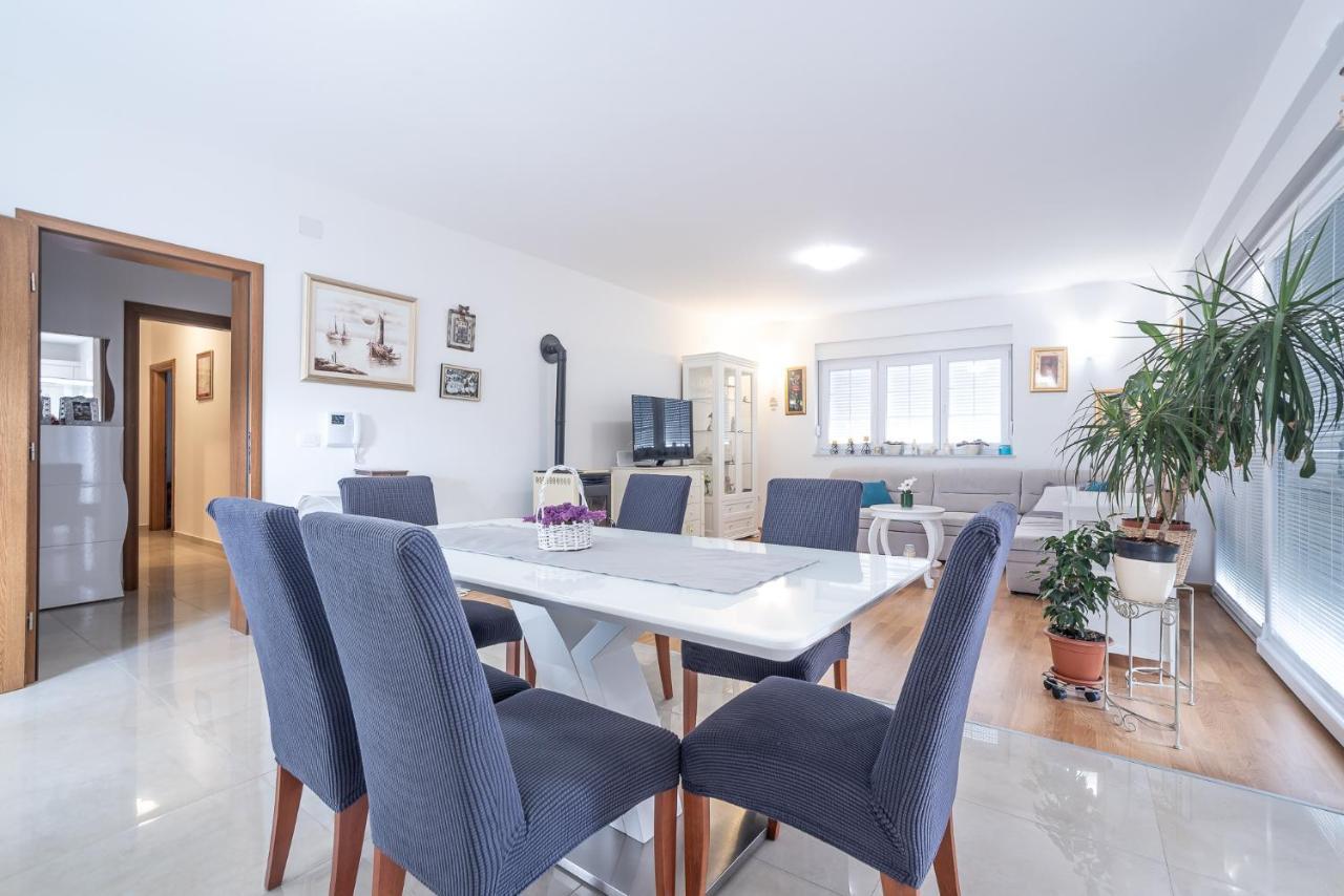 Apartments Sandrina 브르시 외부 사진