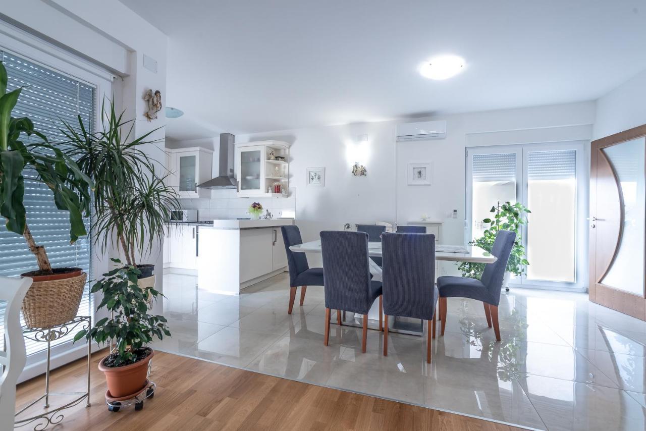 Apartments Sandrina 브르시 외부 사진