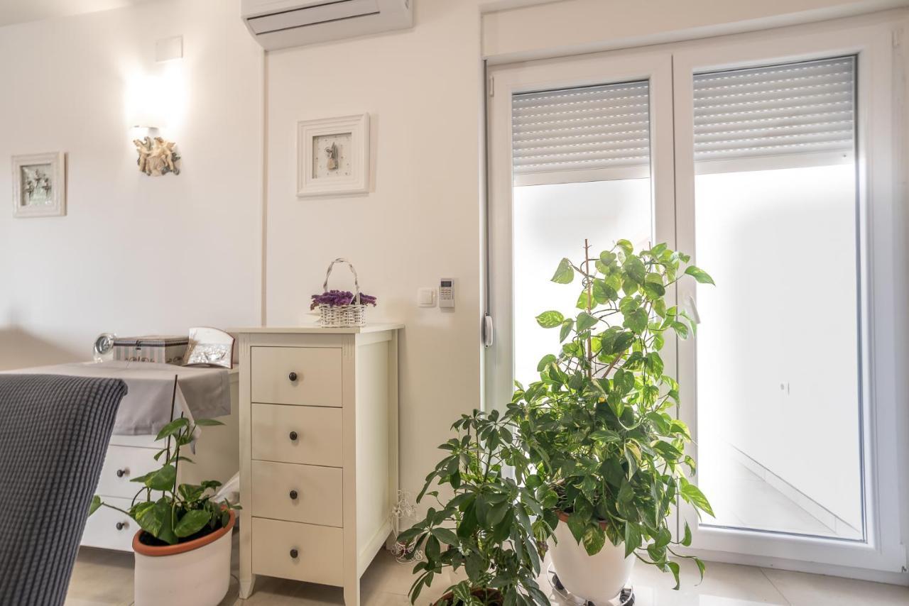 Apartments Sandrina 브르시 외부 사진