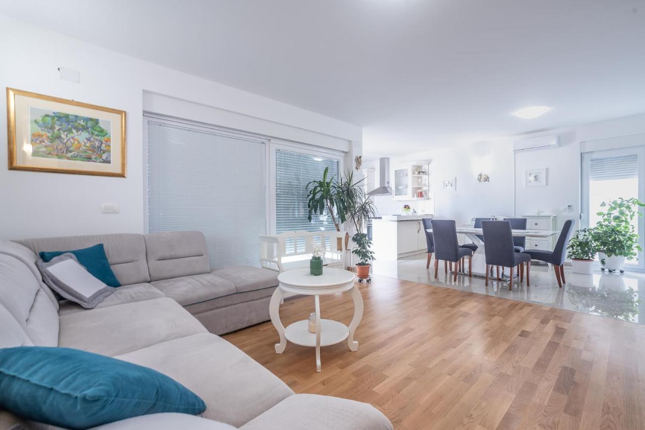 Apartments Sandrina 브르시 외부 사진