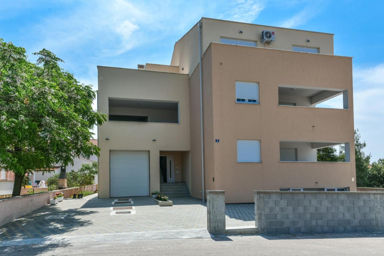 Apartments Sandrina 브르시 외부 사진