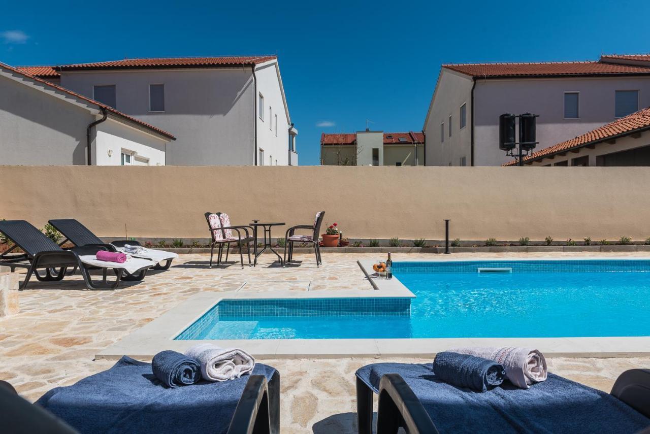 Apartments Sandrina 브르시 외부 사진