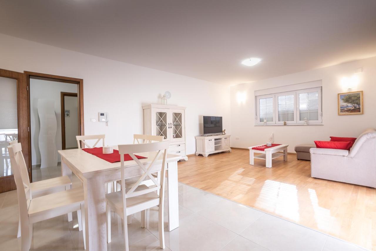 Apartments Sandrina 브르시 외부 사진