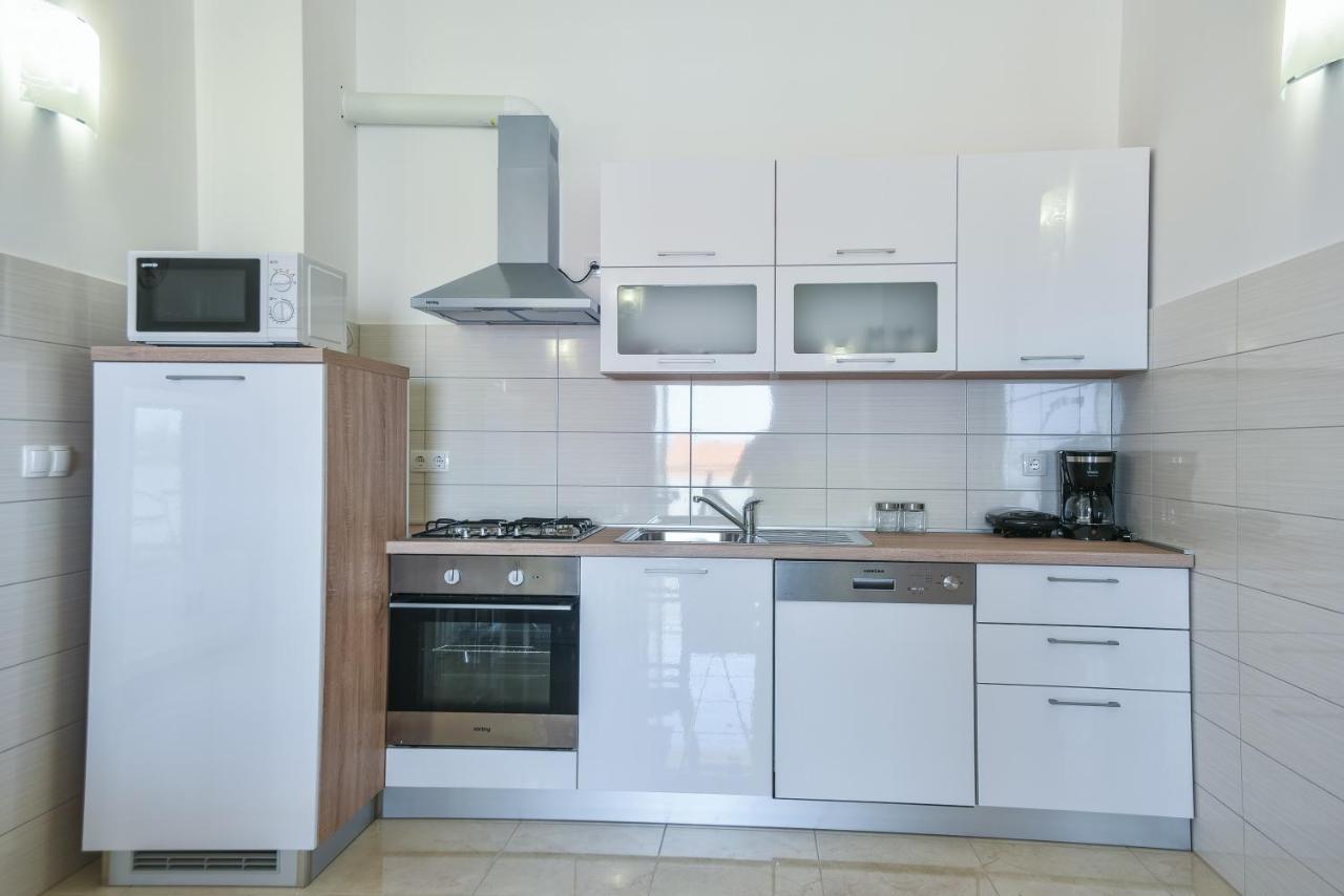 Apartments Sandrina 브르시 외부 사진