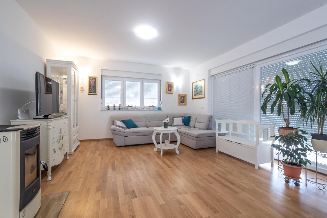 Apartments Sandrina 브르시 외부 사진