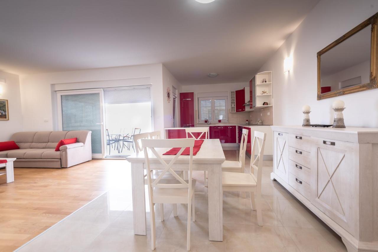 Apartments Sandrina 브르시 외부 사진