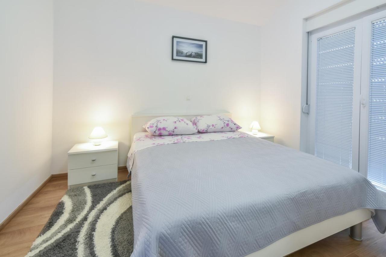 Apartments Sandrina 브르시 외부 사진