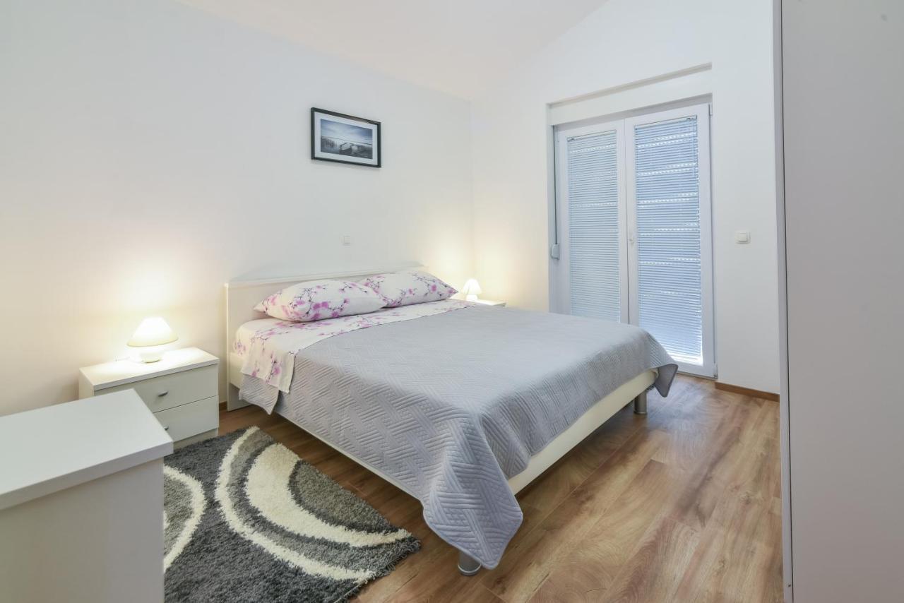 Apartments Sandrina 브르시 외부 사진